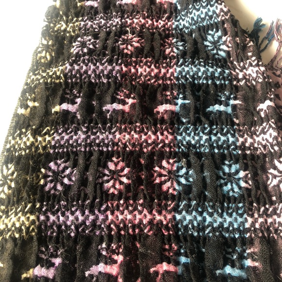 NWOT Winter Themed Scarf - Picture 2 of 4